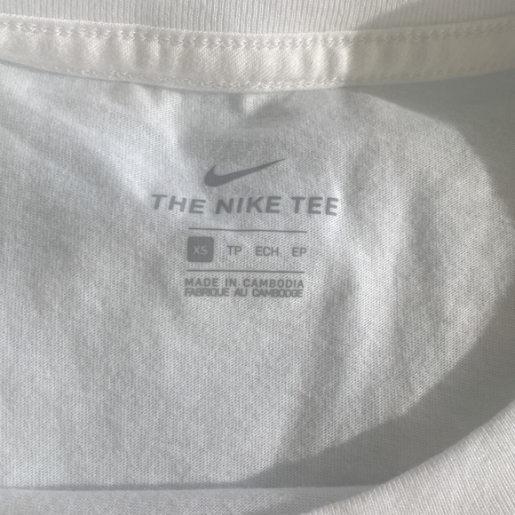 Brand new Nike white tee - Picture 5 of 7